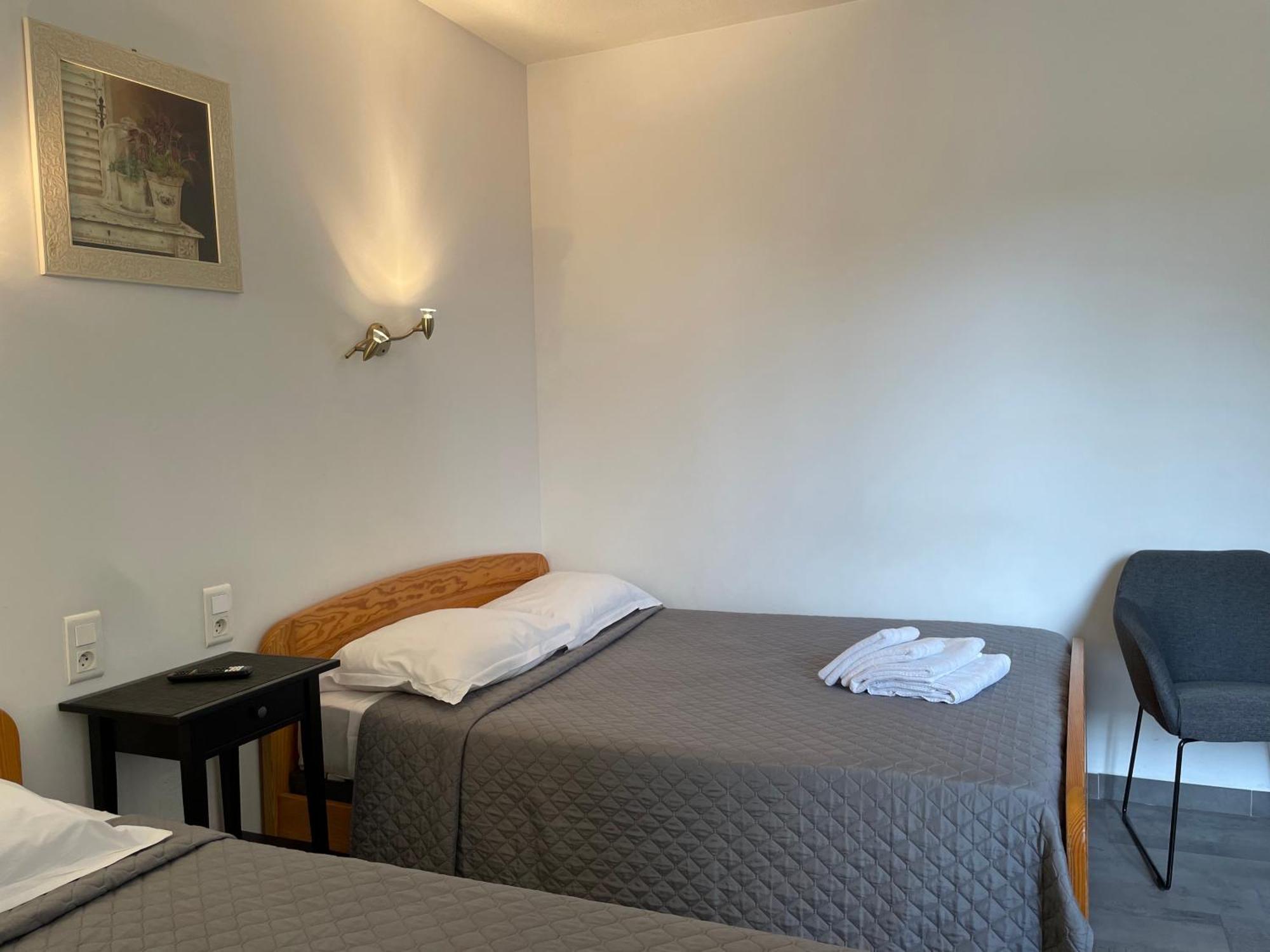 Hotel L'Escale Aigues-Mortes Exterior photo